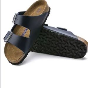 Size 39 Birkenstocks in Navy